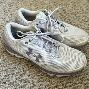 Under Armour Sneakers. W 10